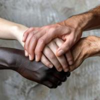 dionysBEWEGT-menschliche-Haut-verschiedener-Hautfarben